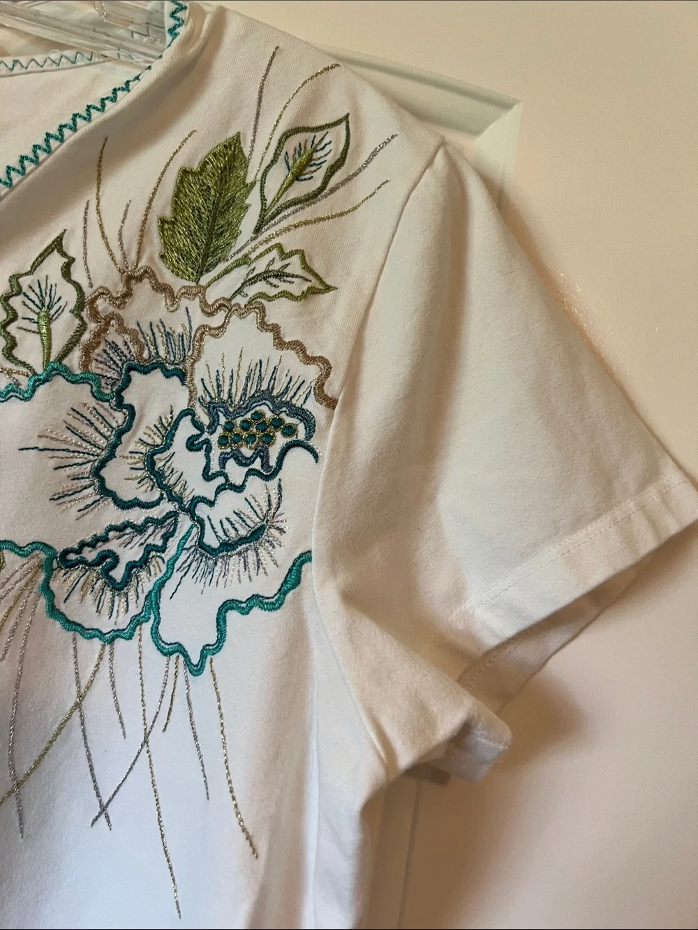 JM Collection White Floral Embroidered V-Neck Top